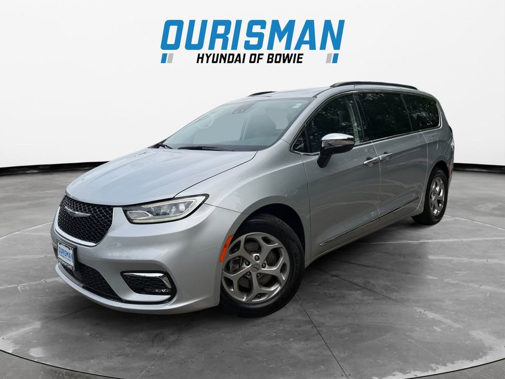 Used 2023 Chrysler Pacifica Limited FWD image 2