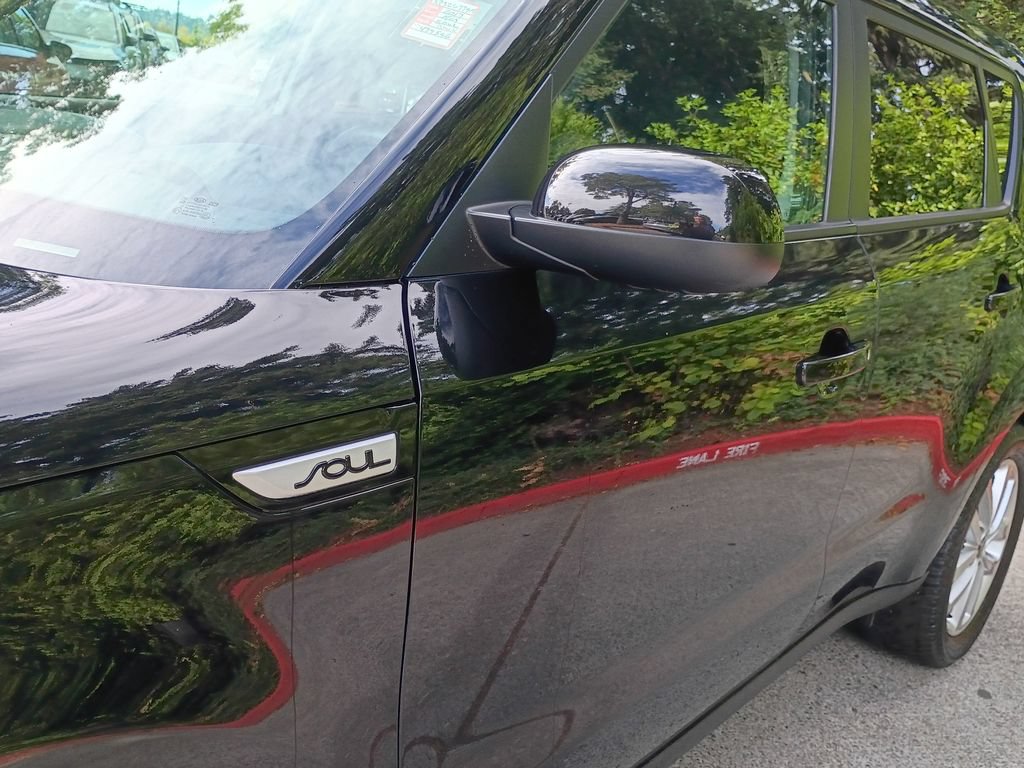 Used 2017 Kia Soul + FWD image 9