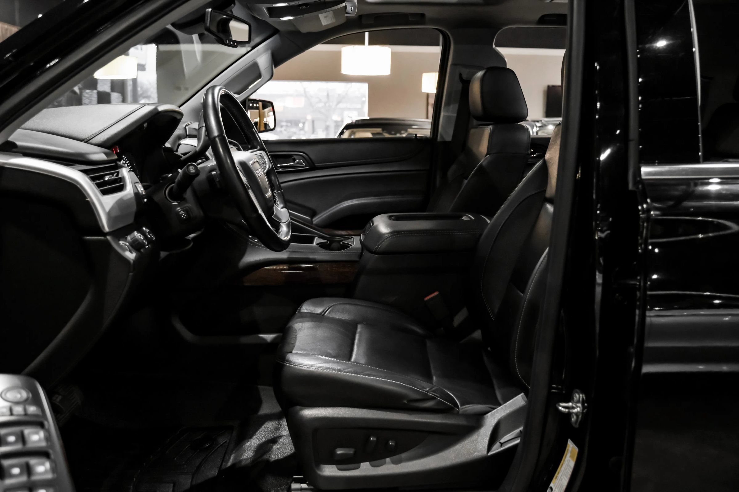 Used 2020 GMC Yukon SLT w/ Open Road Package AWD/4WD image 4