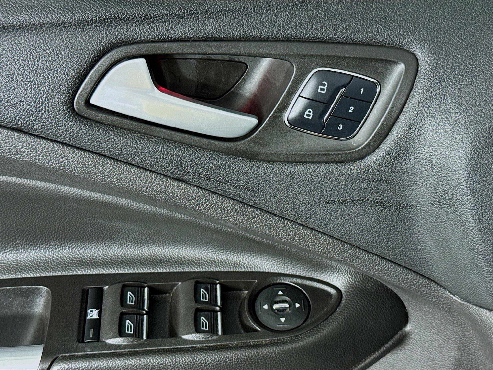 Used 2016 Ford Escape Titanium image 23