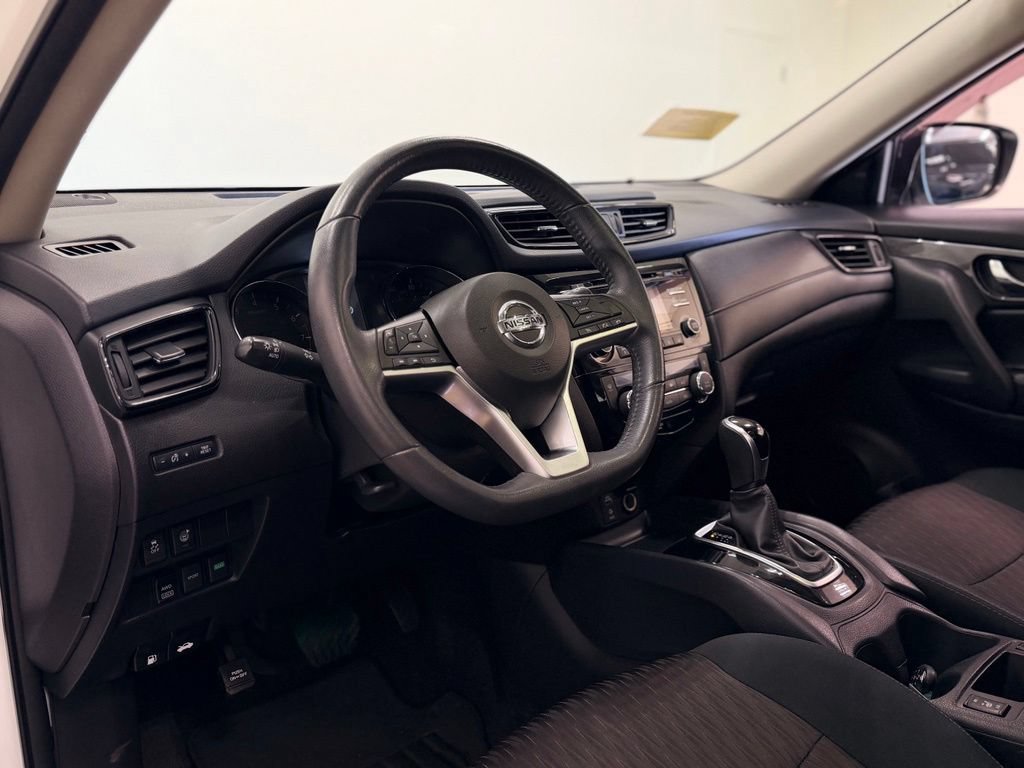 Used 2017 Nissan Rogue SV AWD/4WD image 12