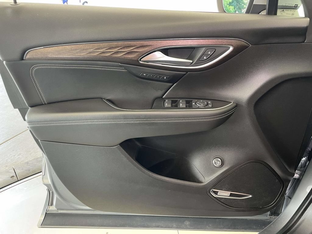 Used 2023 Buick Envision Avenir AWD/4WD image 30