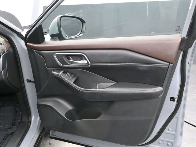 Used 2021 Nissan Rogue SL AWD/4WD image 11