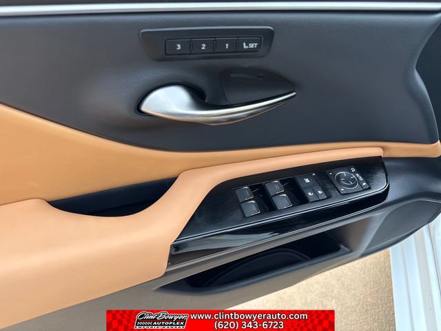 Used 2025 Lexus ES 350 w/ Premium Package FWD image 12