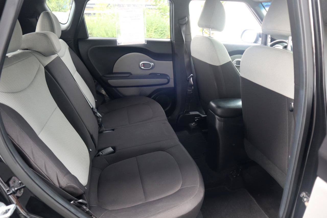 Used 2018 Kia Soul FWD image 36