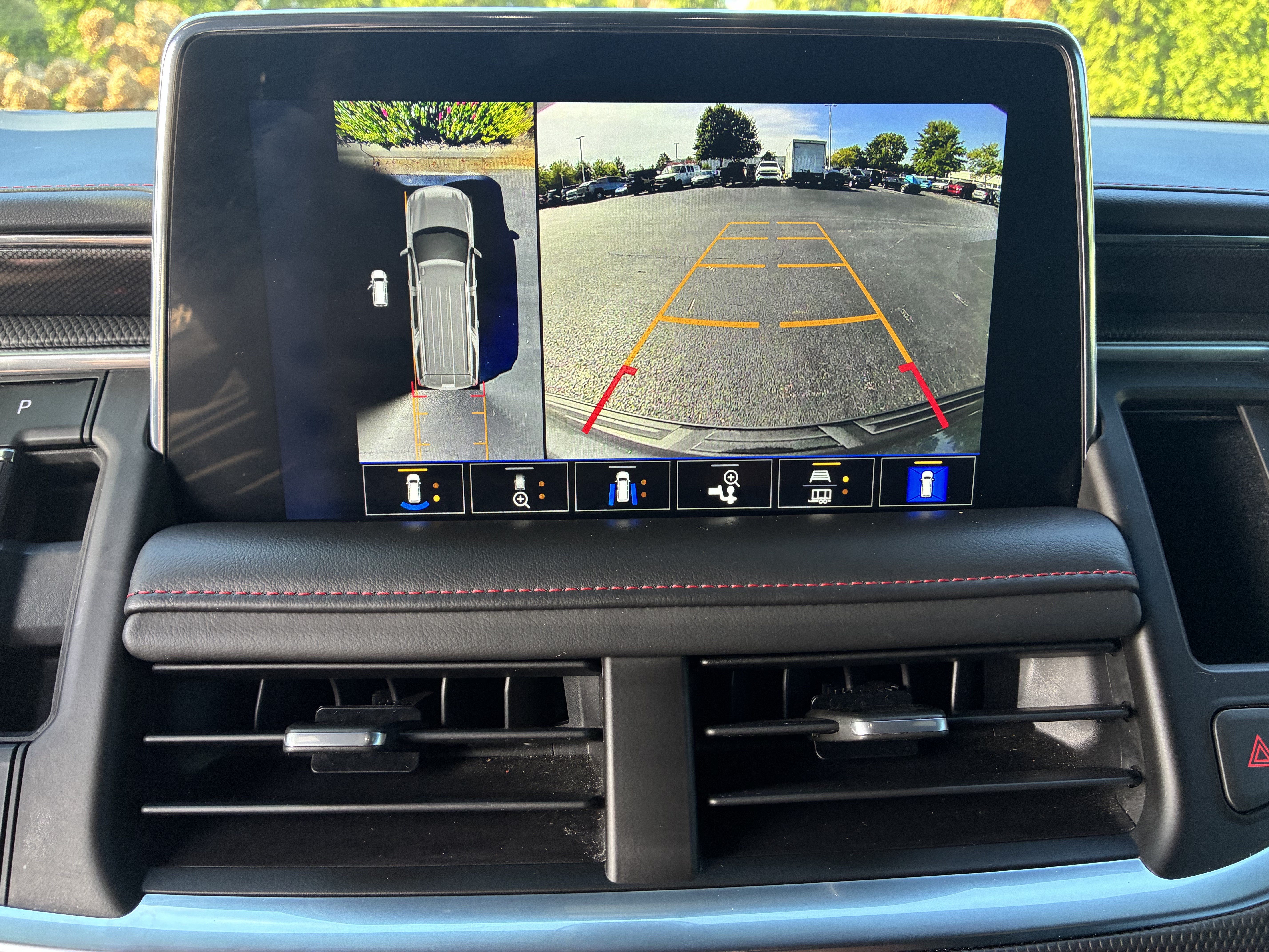 Used 2022 Chevrolet Suburban RST w/ Luxury Package RWD image 32