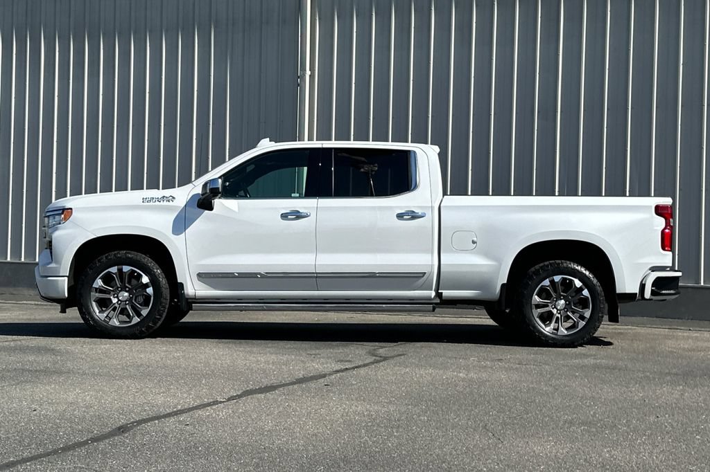 Used 2024 Chevrolet Silverado 1500 High Country w/ Technology Package AWD/4WD image 10