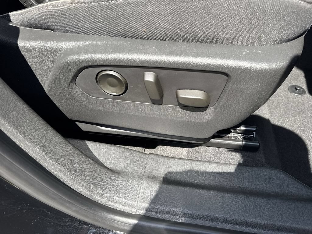 Used 2021 Buick Envision Essence w/ Technology Package I FWD image 45