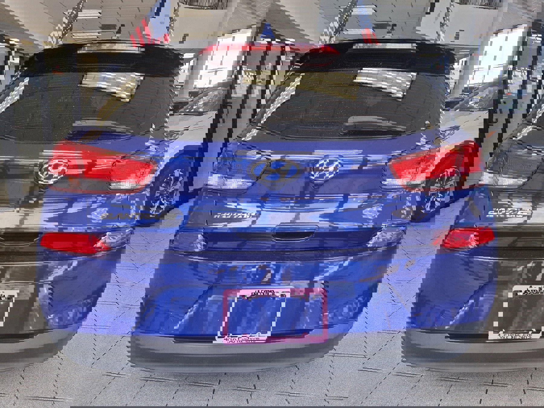 Used 2019 Hyundai Elantra GT FWD image 5