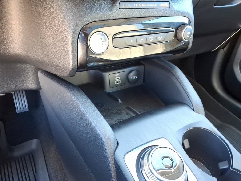 Used 2025 Ford Escape SE w/ PHEV Premium Package FWD image 17
