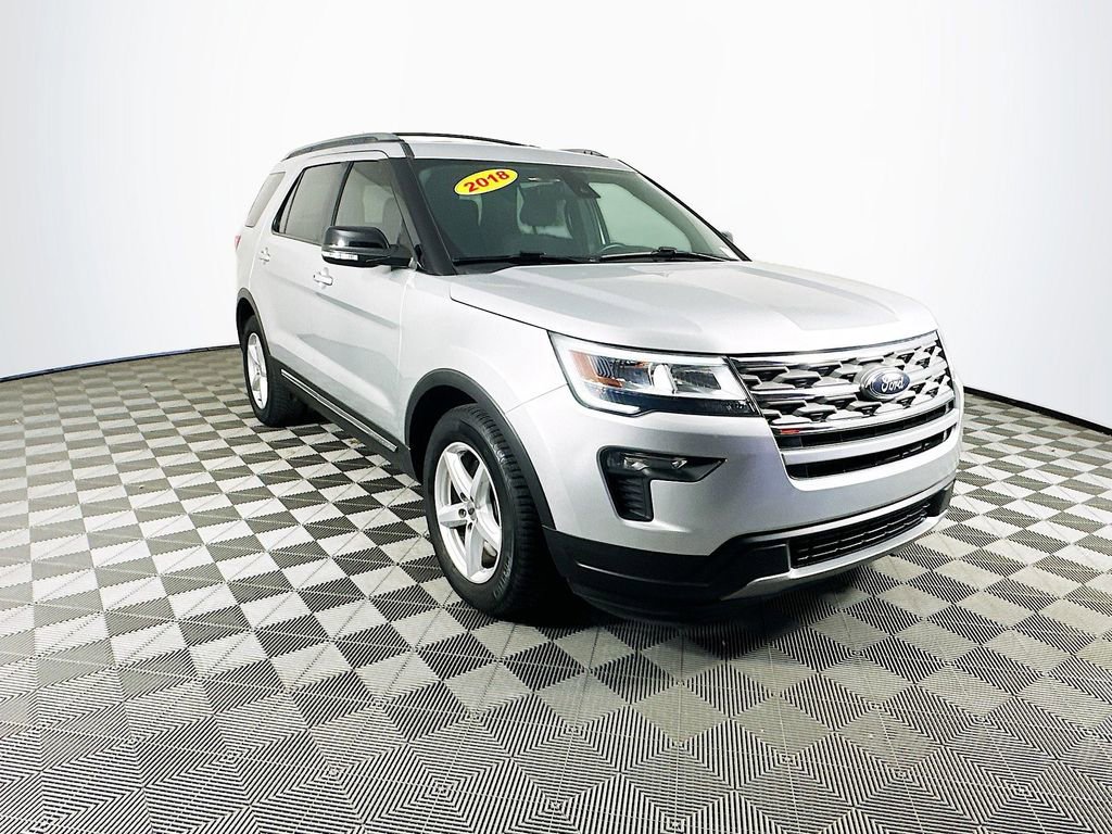 Used 2018 Ford Explorer XLT w/ Equipment Group 201A image 3