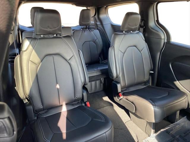 New 2026 Chrysler Pacifica Select image 43