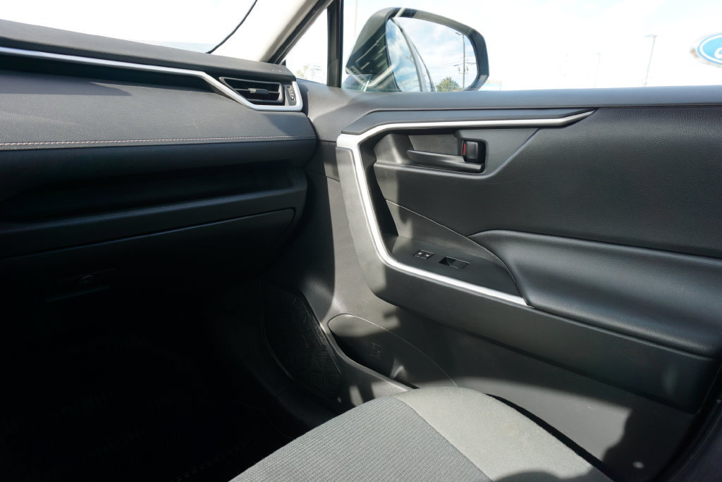 Used 2022 Toyota RAV4 LE FWD image 28