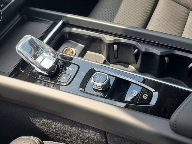 New 2026 Volvo XC60 B5 Ultra w/ Protection Package Premier AWD/4WD image 23