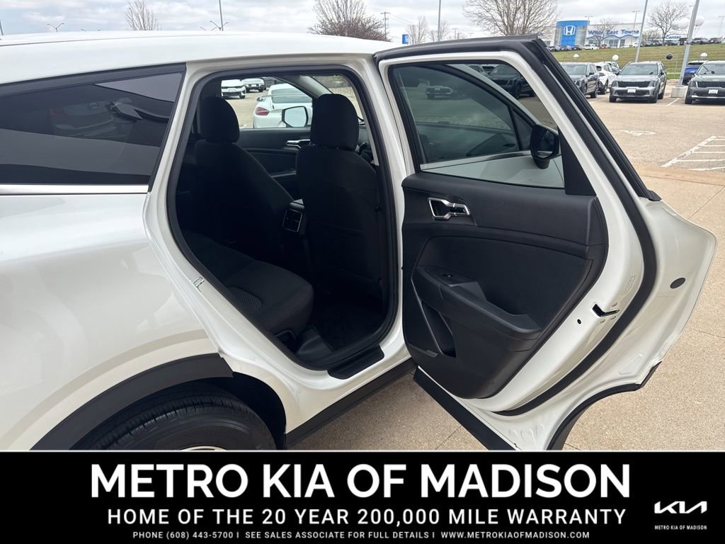 Used 2023 Kia Sportage LX AWD/4WD image 31