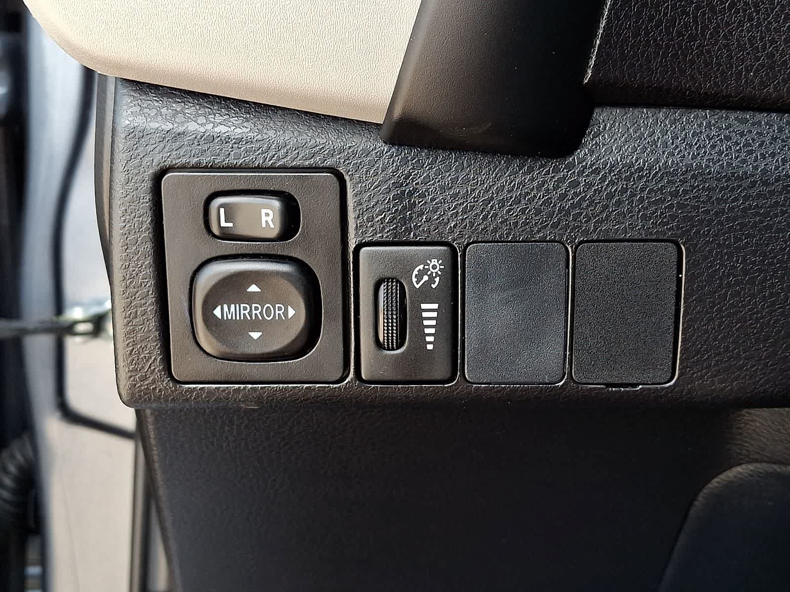 Certified 2018 Toyota Corolla LE FWD image 28