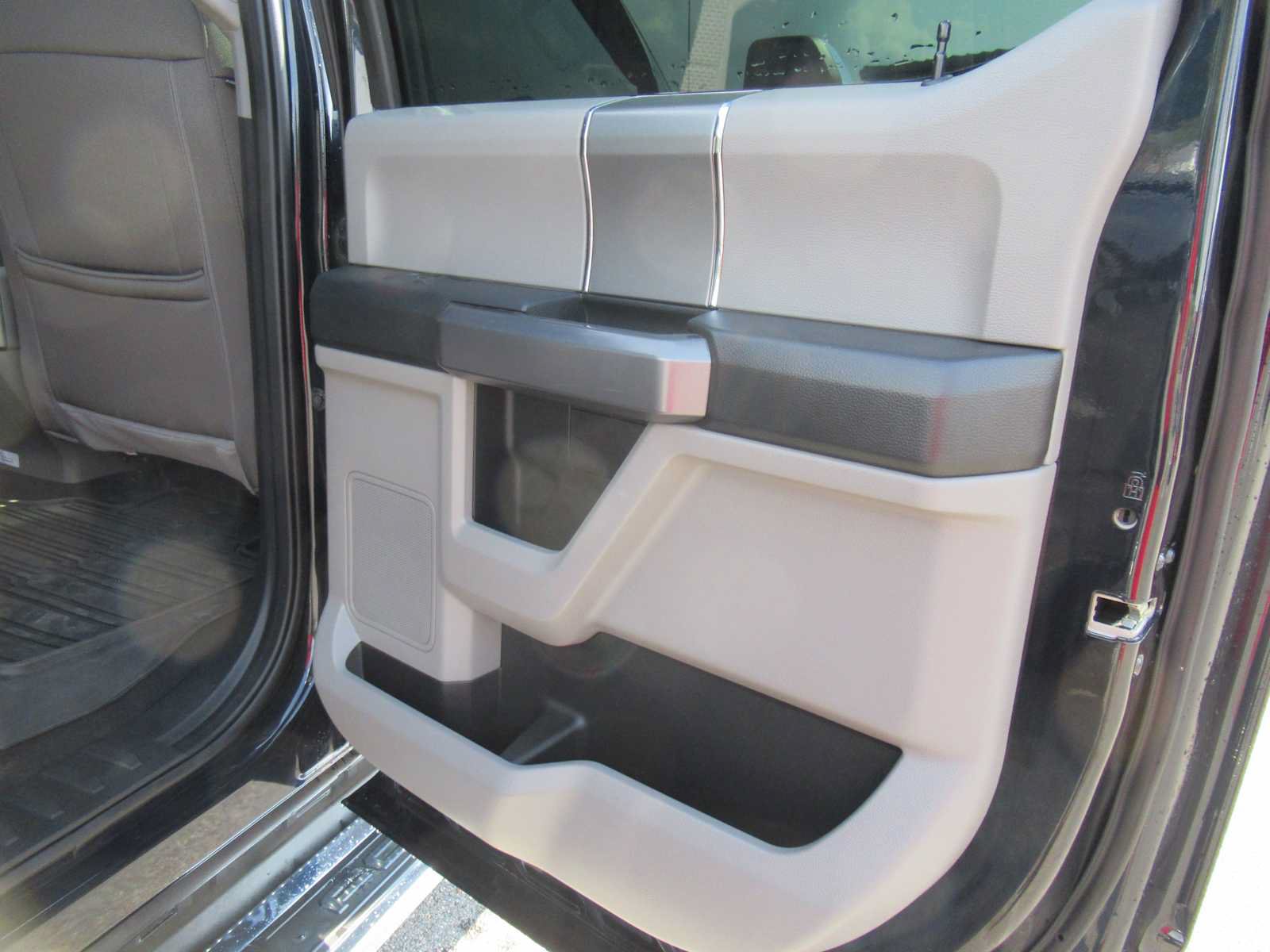 Used 2021 Ford F350 XLT w/ XLT Premium Package AWD/4WD image 20