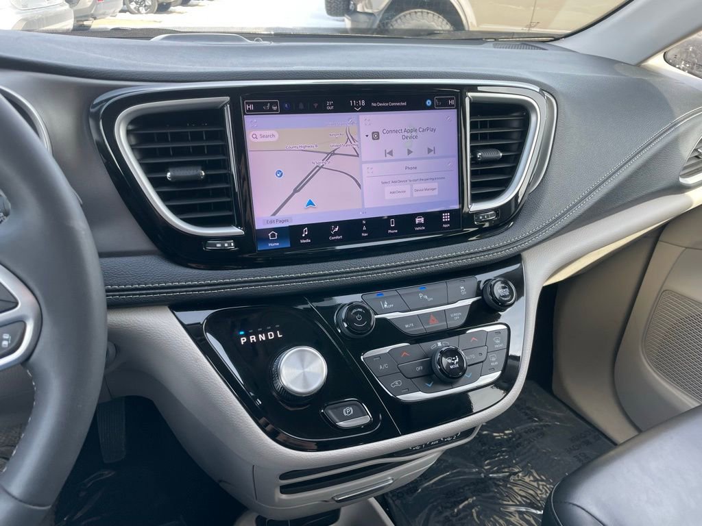 Used 2024 Chrysler Pacifica Select image 11