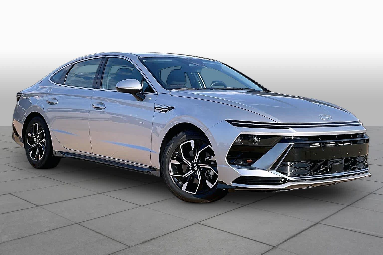 Used 2025 Hyundai Sonata SEL FWD image 2