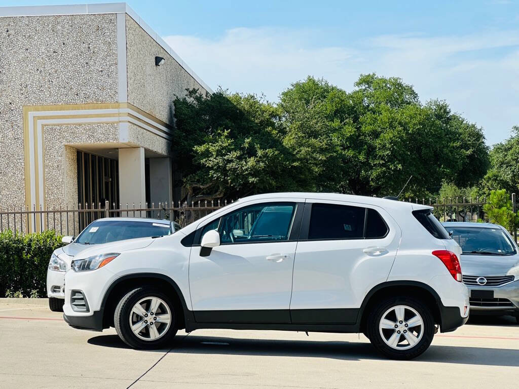Used 2020 Chevrolet Trax LS w/ Tint and Cruise Package FWD image 5