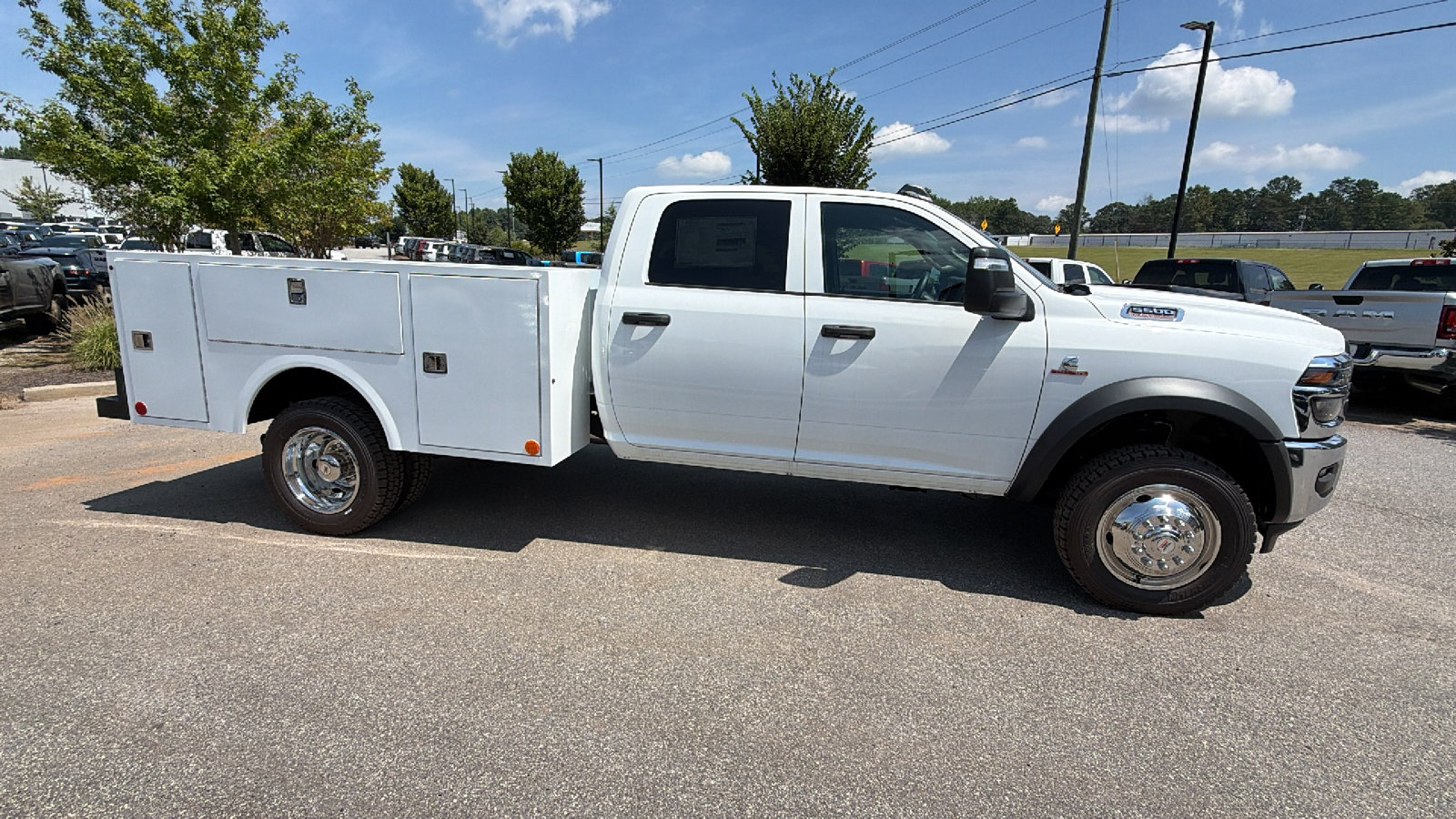 New 2026 RAM 5500 Tradesman w/ Chrome Appearance Group AWD/4WD image 7
