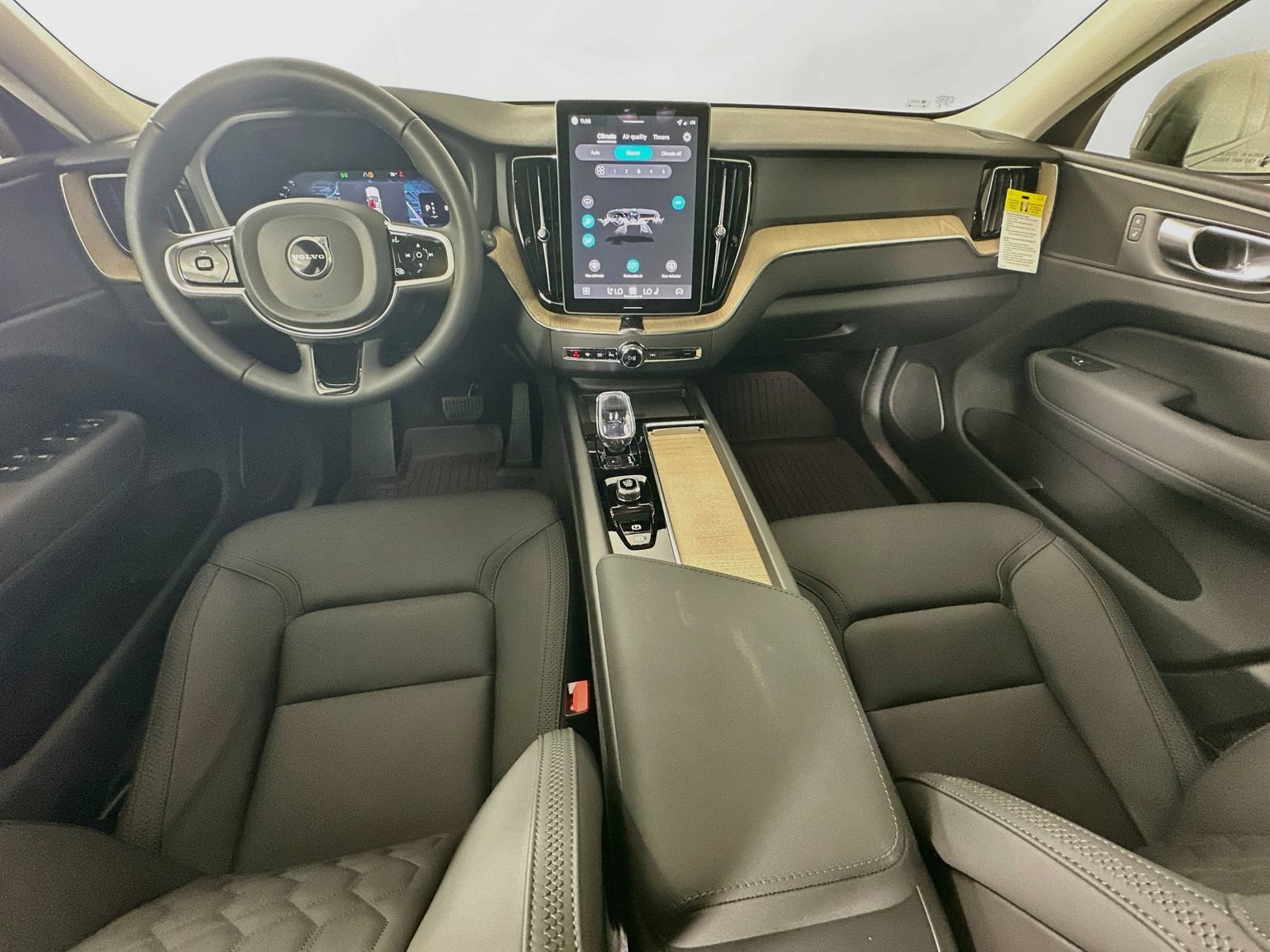 New 2026 Volvo XC60 B5 Plus w/ Protection Package Premier AWD/4WD image 13