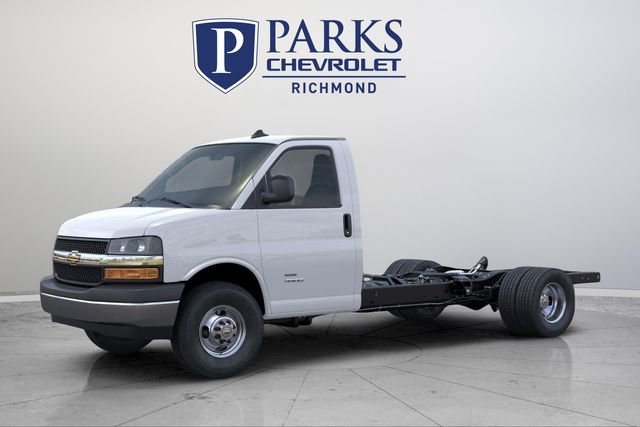 New 2025 Chevrolet Express 3500 w/ Power Convenience Package RWD image 2