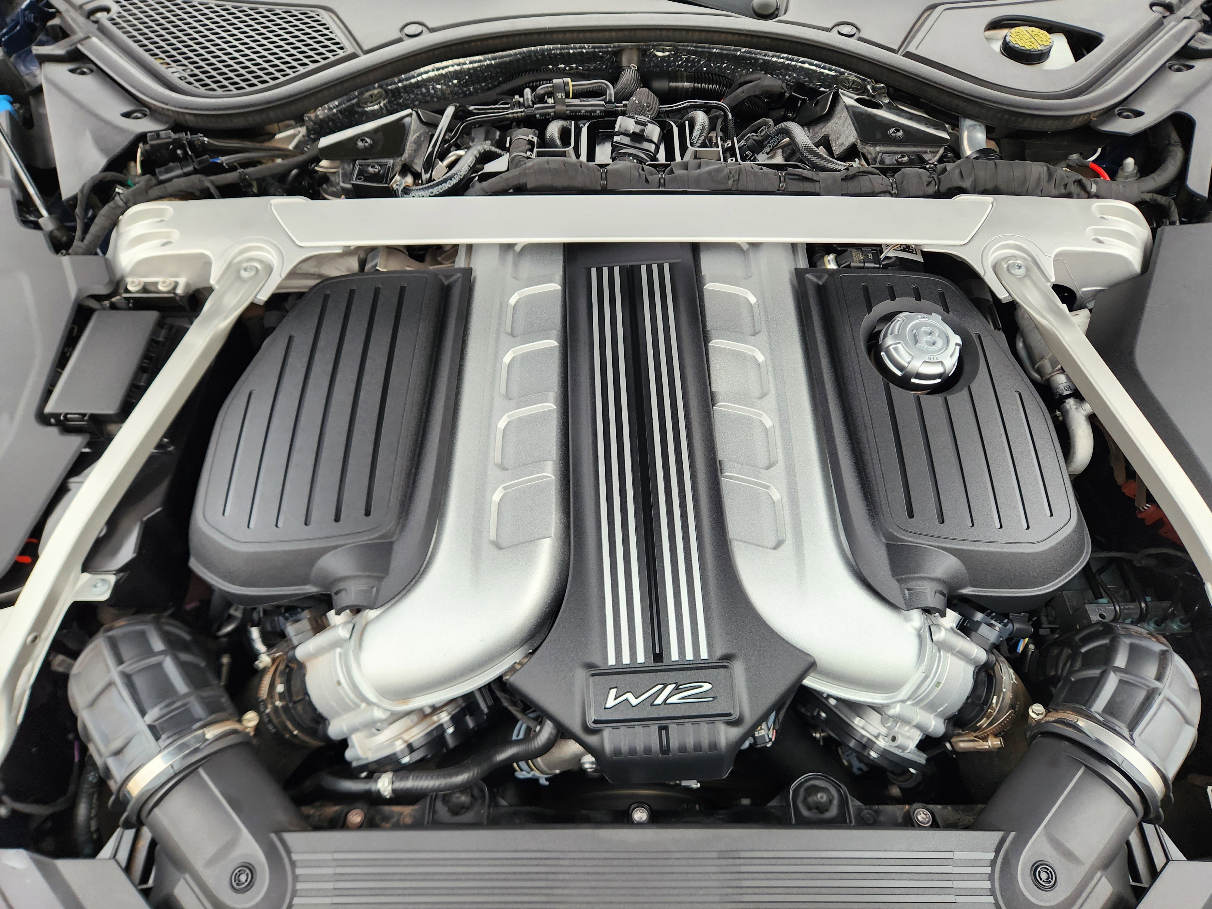 Used 2021 Bentley Flying Spur W12 image 32