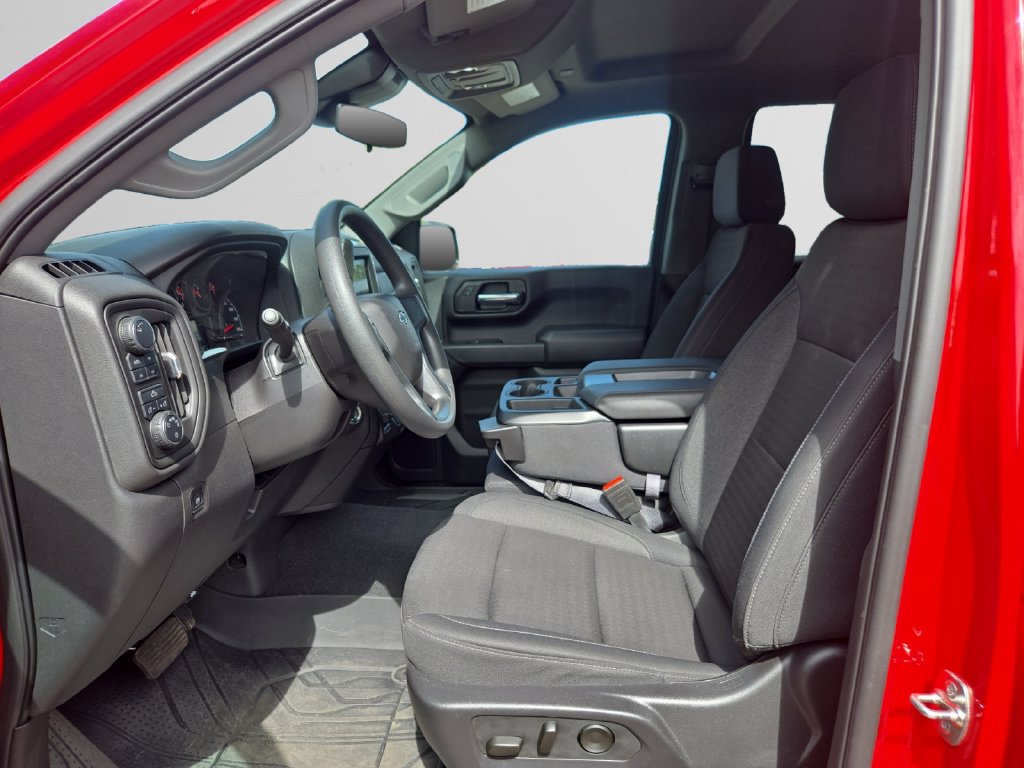Used 2025 Chevrolet Silverado 1500 Custom Trail Boss w/ Dark Appearance Package AWD/4WD image 11