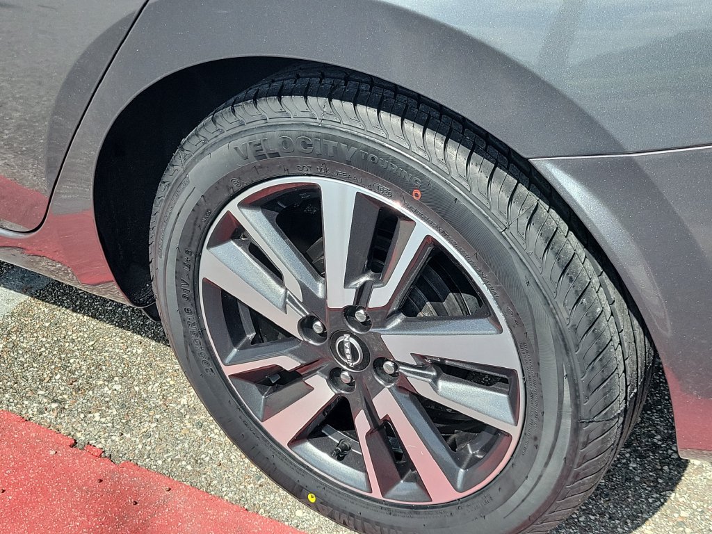 Certified 2025 Nissan Versa SV FWD image 5