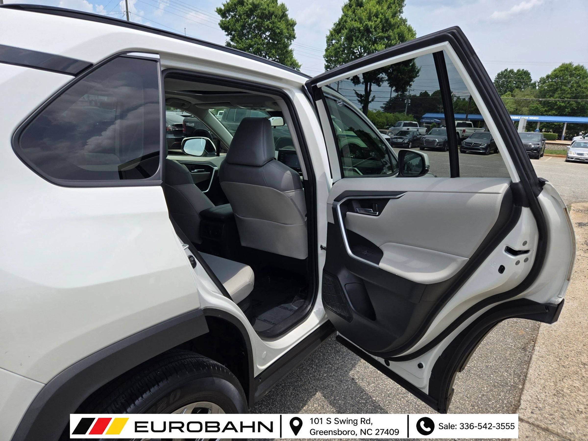 Used 2022 Toyota RAV4 XLE Premium AWD/4WD image 20