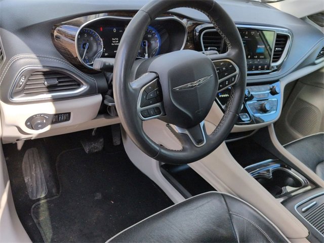 Certified 2023 Chrysler Pacifica Limited image 11