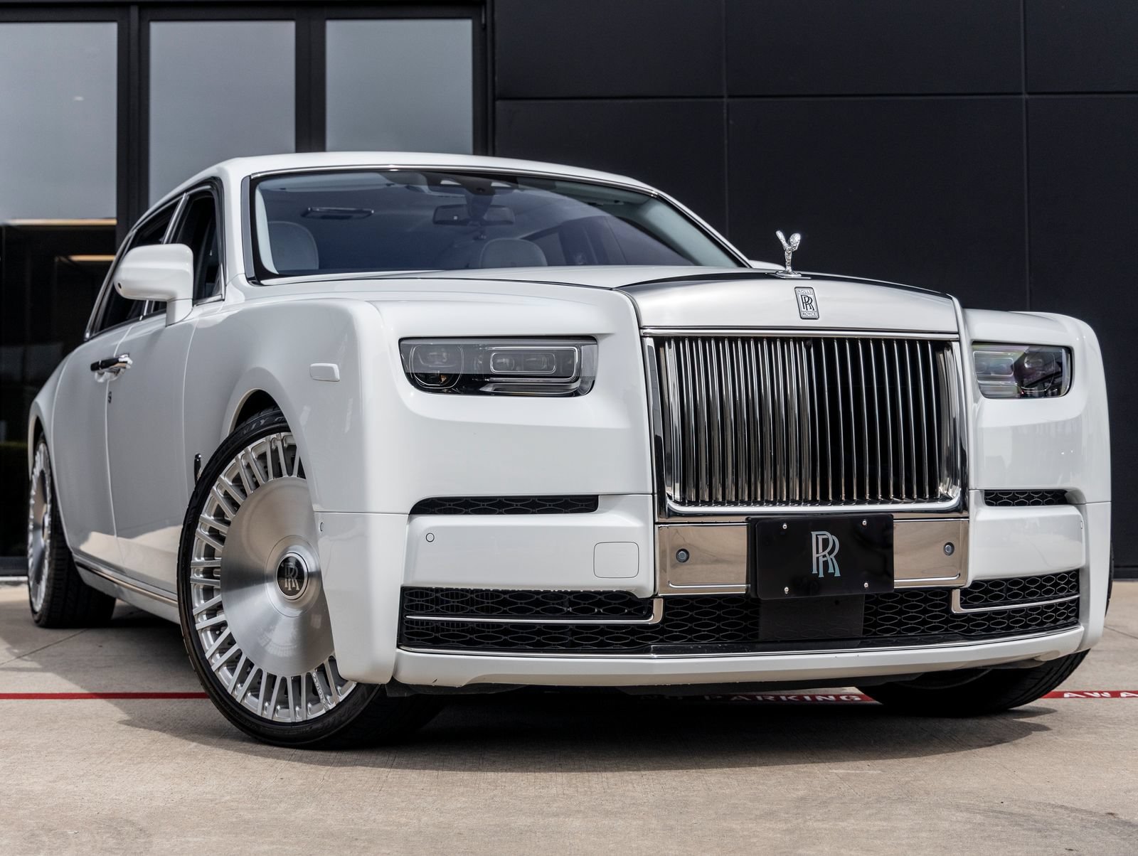 Used 2023 Rolls-Royce Phantom Extended Wheelbase w/ Leather Finishing Pack RWD image 5