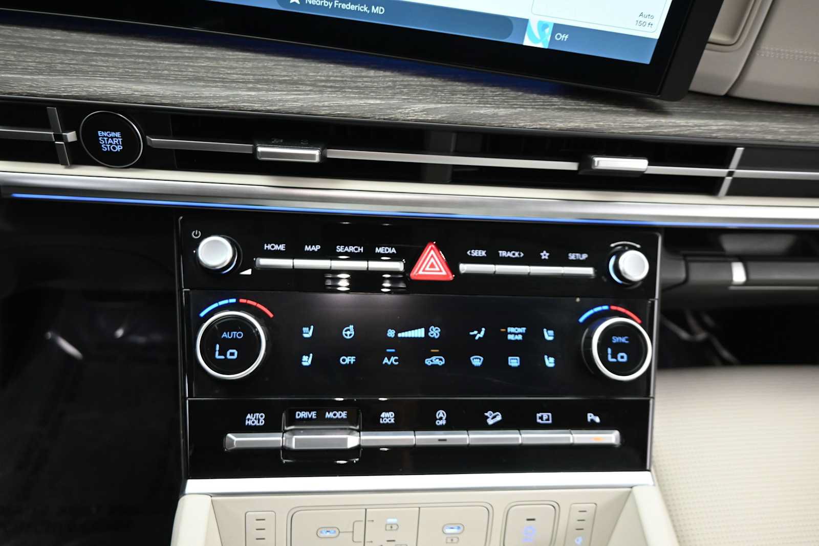 Used 2025 Hyundai Santa Fe Calligraphy AWD/4WD image 22