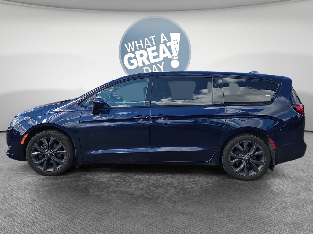 Used 2020 Chrysler Pacifica Touring w/ S Appearance Package FWD image 7