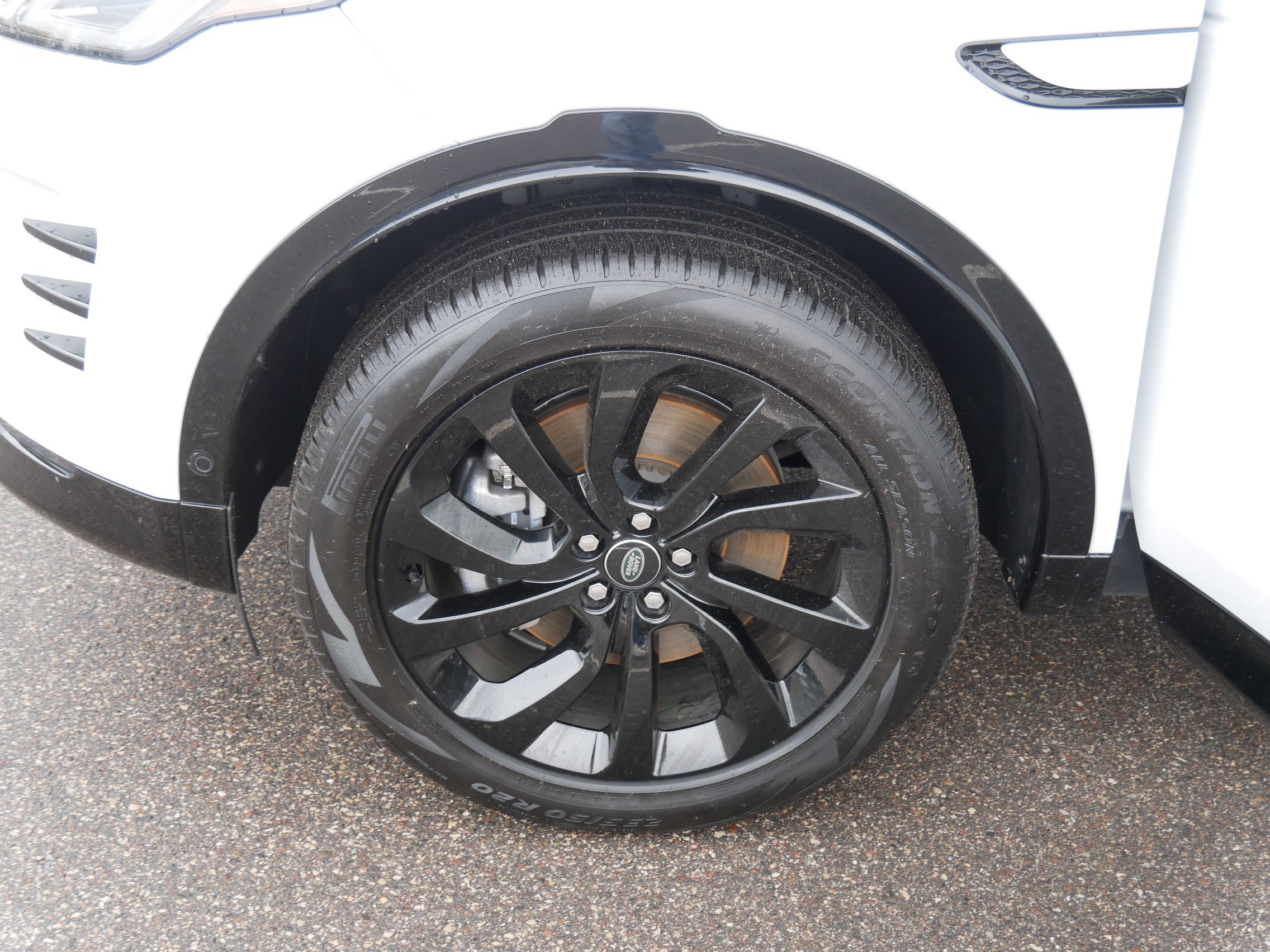 Used 2024 Land Rover Discovery Sport Dynamic SE image 15