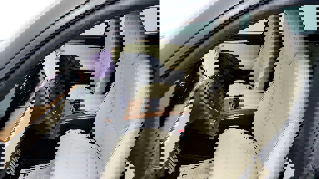 Used 2021 Tesla Model S Plaid image 25