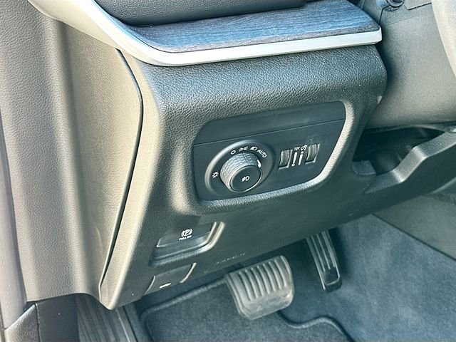 Used 2023 Jeep Grand Cherokee Limited image 10