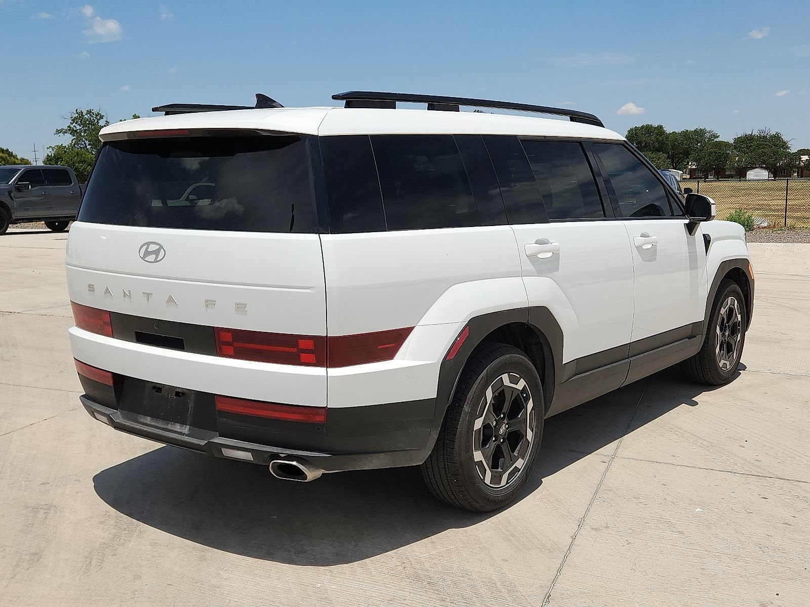 Used 2025 Hyundai Santa Fe SEL FWD image 4