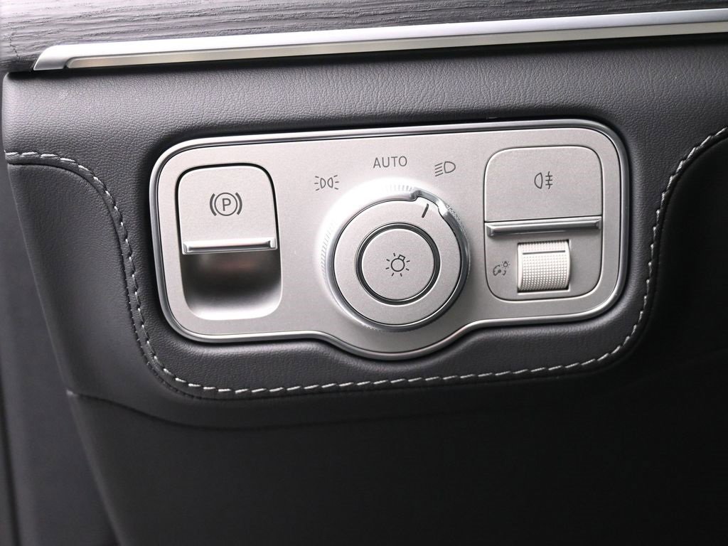 Used 2024 Mercedes-Benz GLS 580 4MATIC image 18