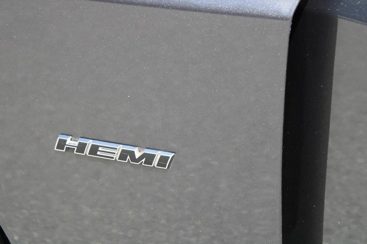 Used 2018 Dodge Challenger R/T Plus RWD image 7