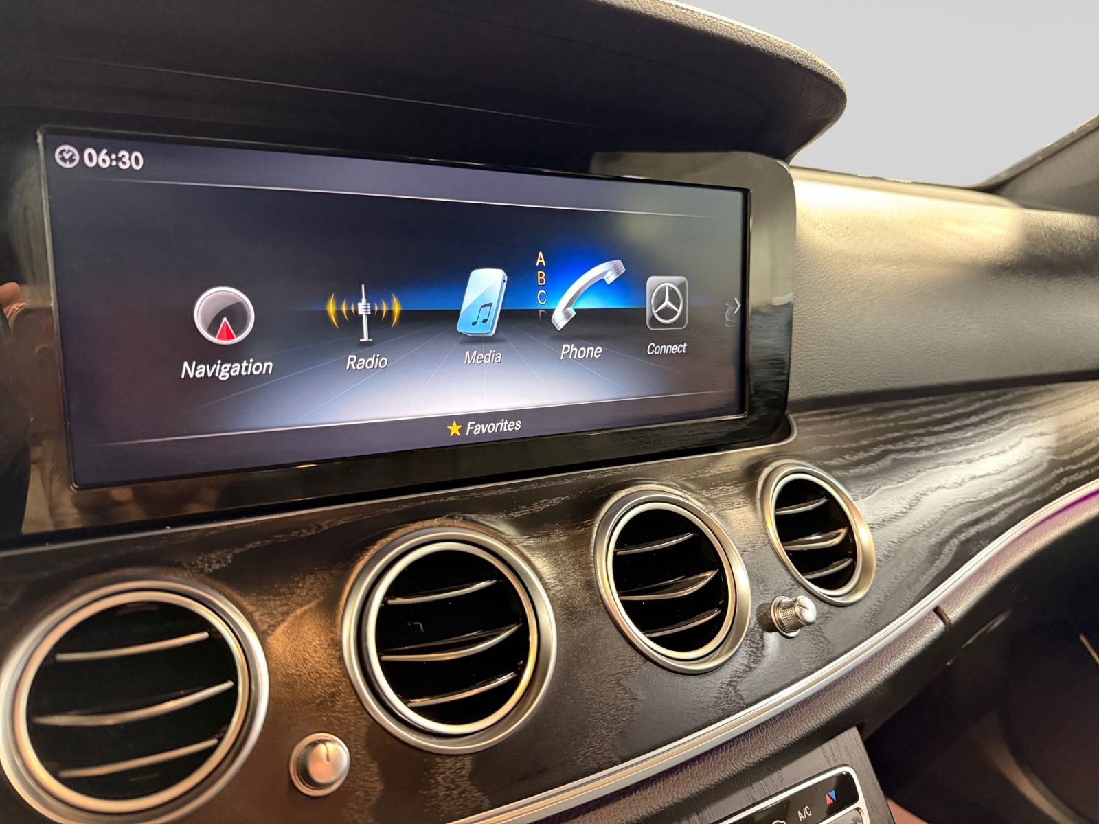 Used 2019 Mercedes-Benz E 300 4MATIC image 29