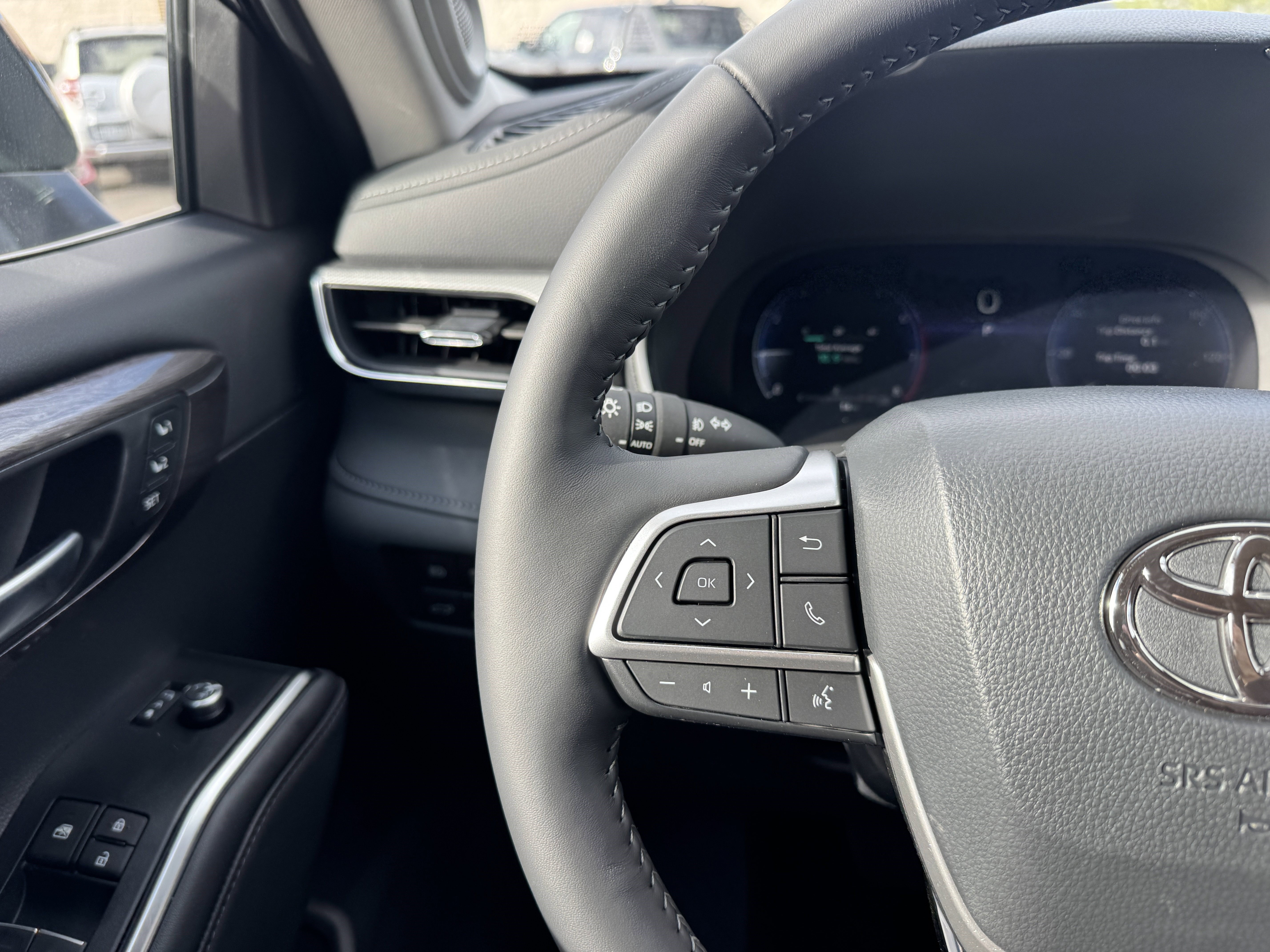 New 2026 Toyota Highlander Platinum AWD/4WD image 17