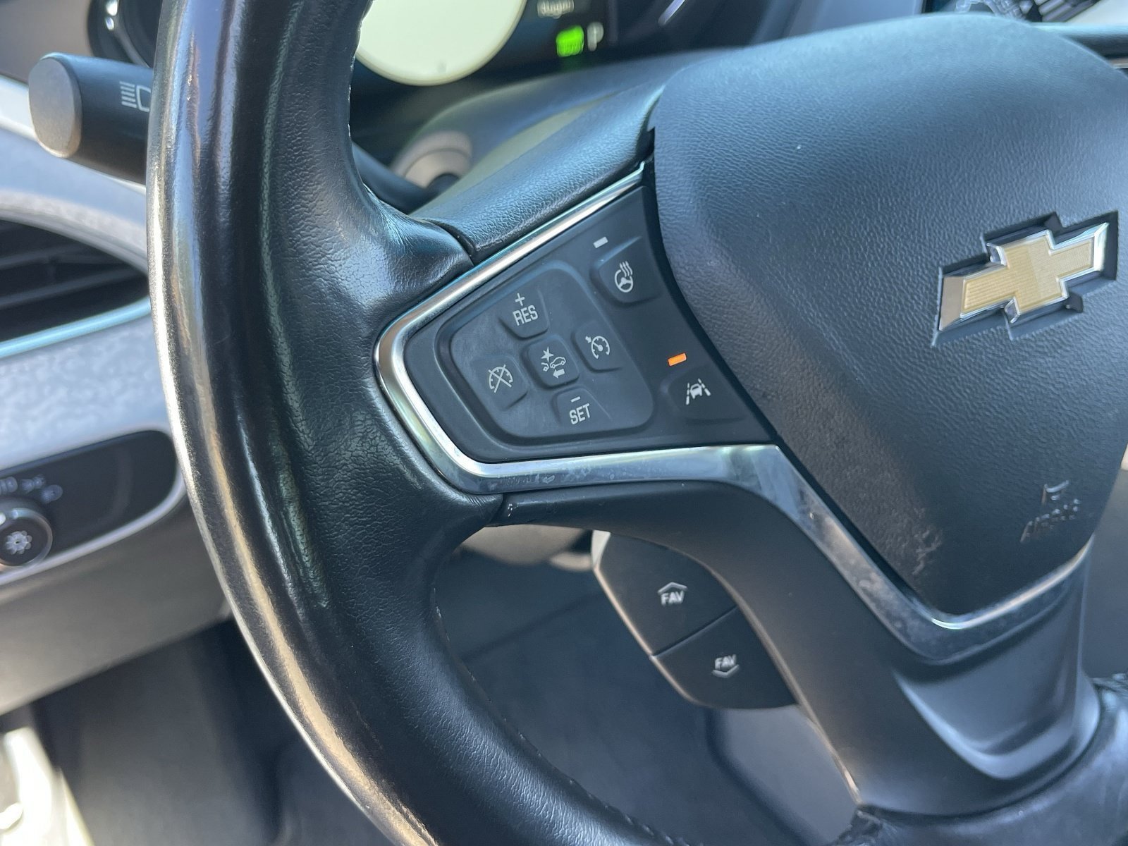 Certified 2020 Chevrolet Bolt Premier w/ Infotainment Package FWD image 25