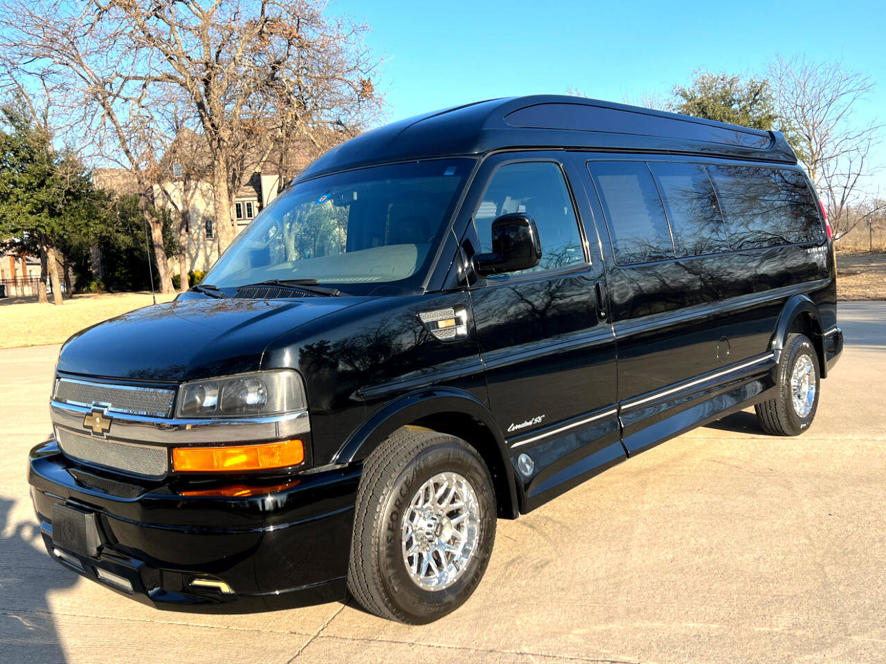 Used 2017 Chevrolet Express 2500 Extended image 1