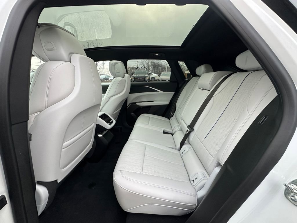 Used 2025 Cadillac Lyriq Sport image 28