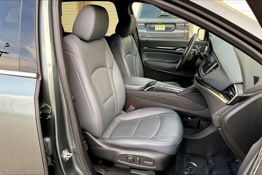 Used 2023 Buick Enclave Essence w/ Experience Buick Package image 7