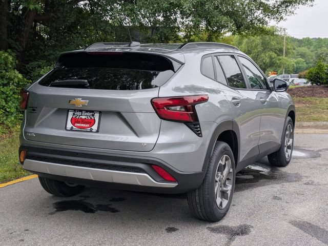 New 2026 Chevrolet Trax LT w/ Driver Confidence Package FWD image 2