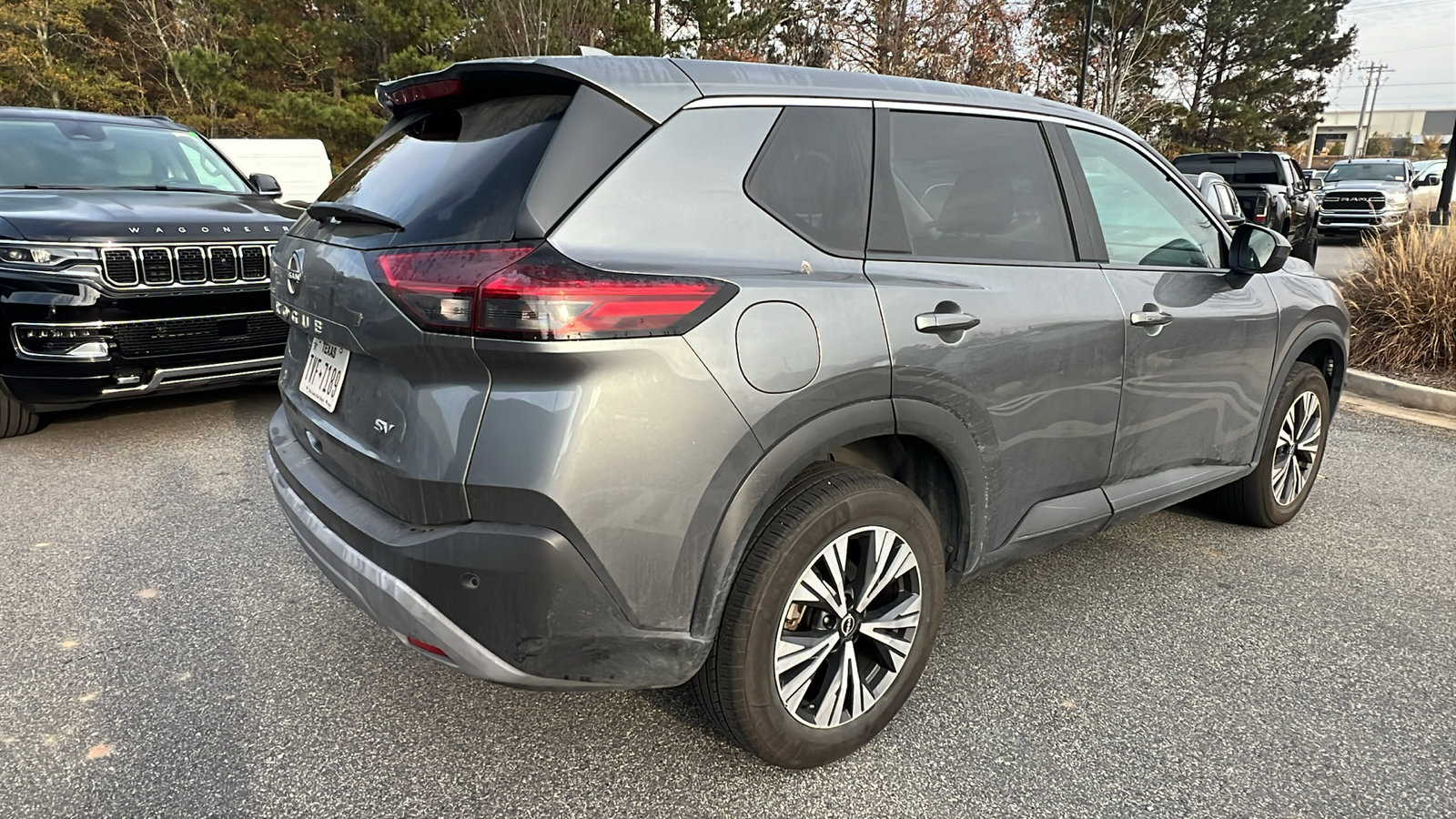 Used 2023 Nissan Rogue SV image 8