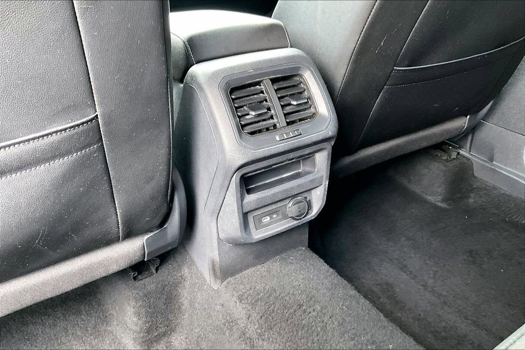 Used 2022 Volkswagen Tiguan SE image 30